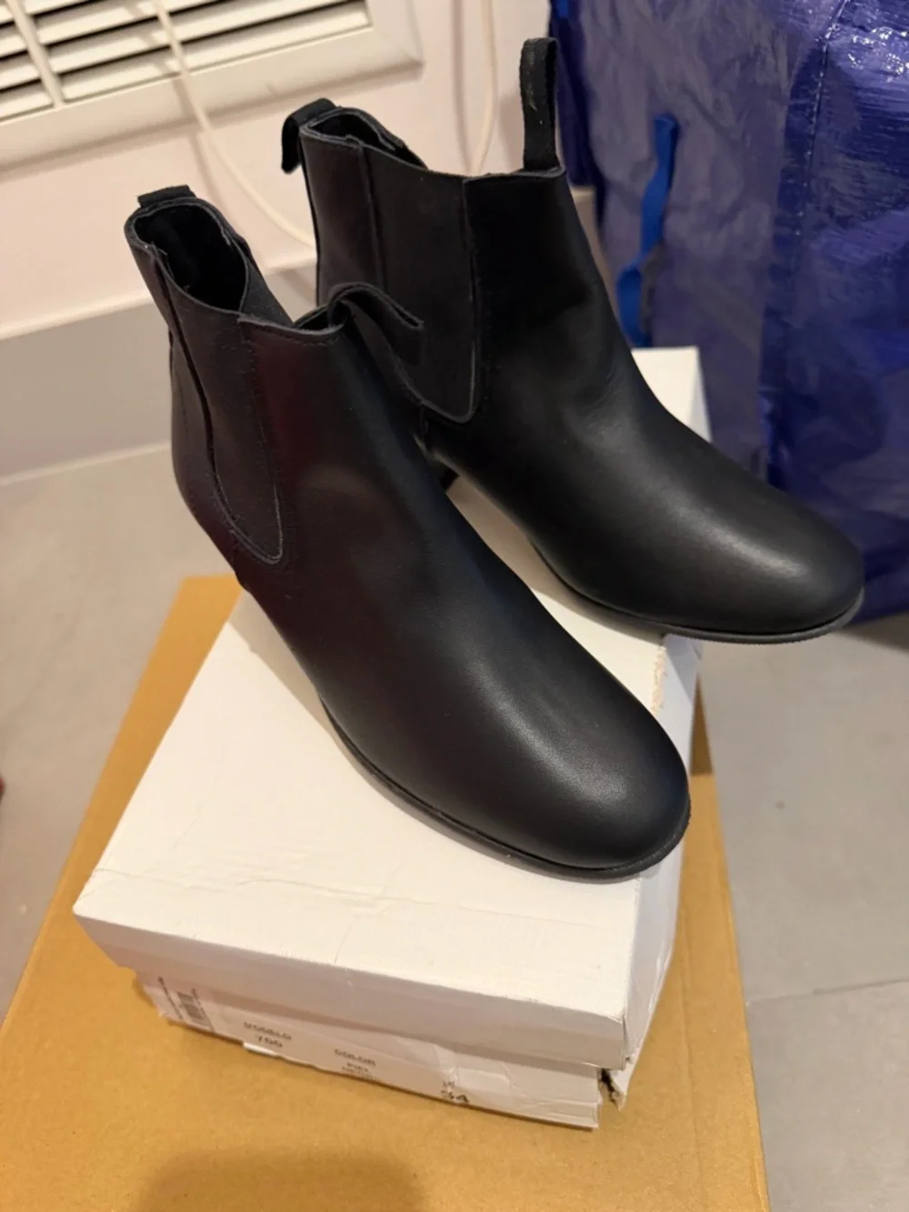 Black Women's Chelsea Ankle Boots - Sleek Casual Style - Picture 5 of 8